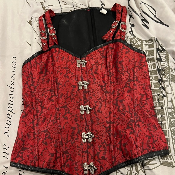 Red corset - Picture 10 of 11